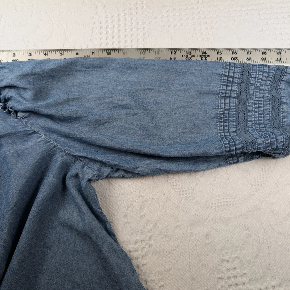 Lauren Conrad women's peasant top 100% lyocell blue chambray size Large - Picture 6 of 9